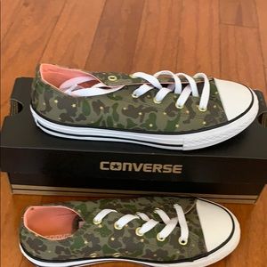 Converse (Chuck taylors)